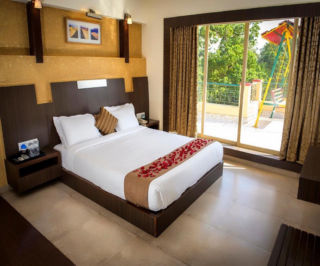 Adamo The Resort Matheran Exteriér fotografie