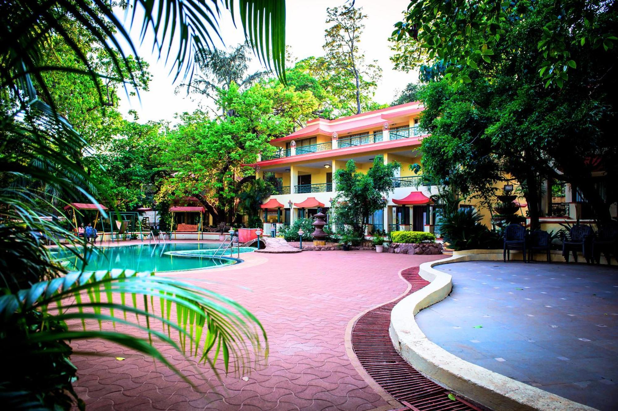 Adamo The Resort Matheran Exteriér fotografie