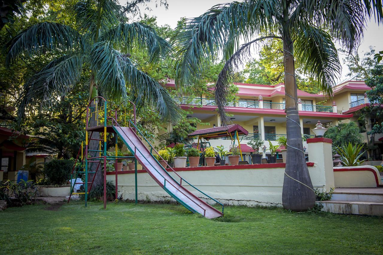 Adamo The Resort Matheran Exteriér fotografie
